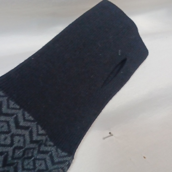 ASPEN PULLOVER SWEATER SIZE 1X IN A BEAUTIFUL BLACK AND GRAY - Picture 4 of 7